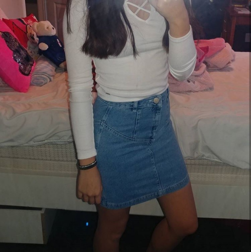 hollister white long sleeve laced v neck tee